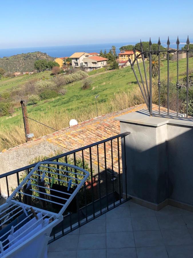 Basicò un balcone sul mare-Casa I CARRUGGI- Case vacanza Sicilia&Toscana- Exterior foto