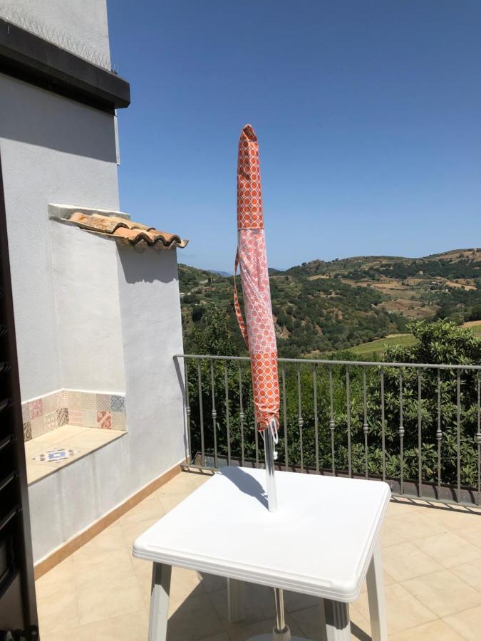 Basicò un balcone sul mare-Casa I CARRUGGI- Case vacanza Sicilia&Toscana- Exterior foto
